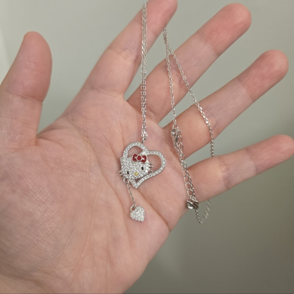 Hello kitty necklace